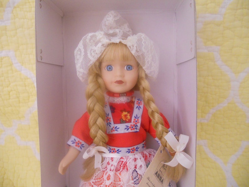 Vintage Porcelain Doll in Original Dutch Costume. Collectible image 0