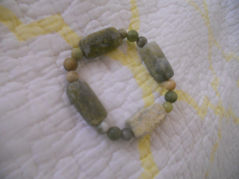 Irish Genuine Marble Bracelet with Original Green Box with Clover. Stretched Irish Bracelet. Jewelry. Gift for Her. Bild 4
