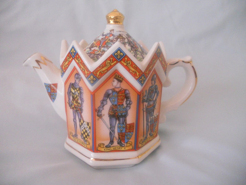 Vintage Sadler Tea Pot Henry V King of England. The Battle of image 0