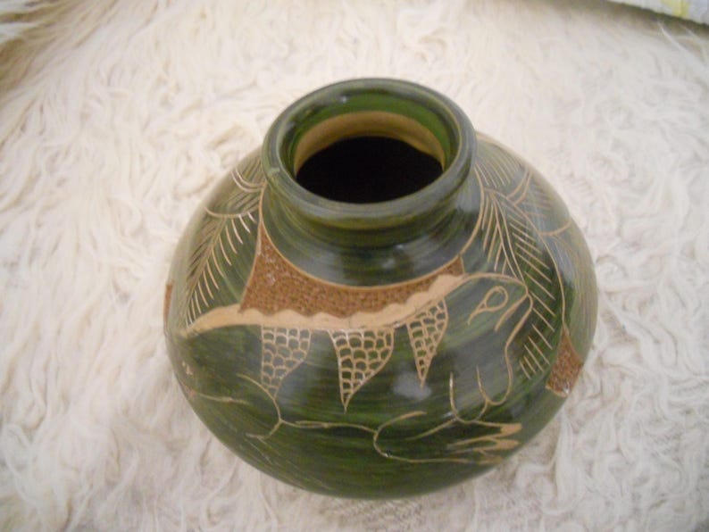 Vintage sgraffito pot Native American Style. Collectible green image 0