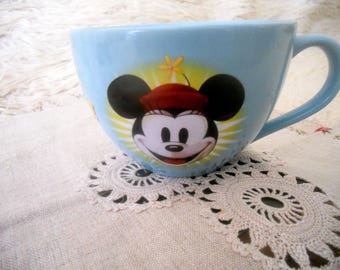 Walt Disney Minnie Mouse Cartoon Mug.Original Disney Store Larger Style Mug. Made in Thailand.