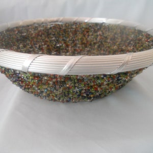 IHI Beaded Wire Bowl Made in India. Silver Wire Woven Multicolored Beaded Basket with Original Tag.
