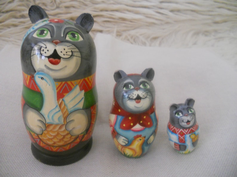 Vintage Matryoshka. Russian Nesting Doll Cat with a Goose.Set image 0