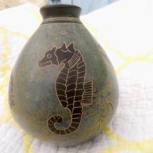 San Juan de Oriente Collectible Pot Signed by the Artist. Nicaraguan Pottery. Vintage  Scgraffito Pot with Sea Turtle and Sea Horse.