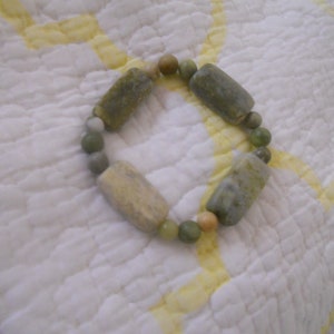 Irish Genuine Marble Bracelet with Original Green Box with Clover. Stretched Irish Bracelet. Jewelry. Gift for Her. Bild 8