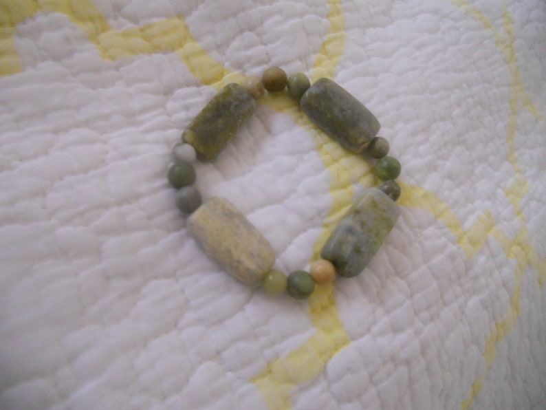 Irish Genuine Marble Bracelet with Original Green Box with Clover. Stretched Irish Bracelet. Jewelry. Gift for Her. Bild 8