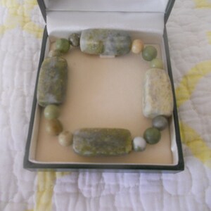 Irish Genuine Marble Bracelet with Original Green Box with Clover. Stretched Irish Bracelet. Jewelry. Gift for Her. Bild 10