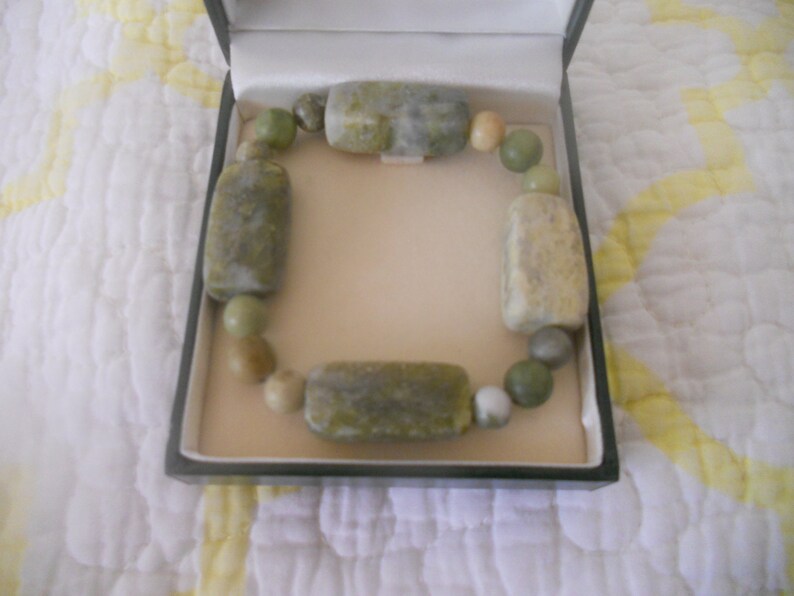 Irish Genuine Marble Bracelet with Original Green Box with Clover. Stretched Irish Bracelet. Jewelry. Gift for Her. Bild 10