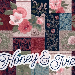 Boho Patchwork. Seamless-Datei. Nahtloses Muster. Burgund. Marineblau. Westernkleidung. Pfingstrosen. Blumen. Blau. Cowgirl. Rosa. Juwel Töne