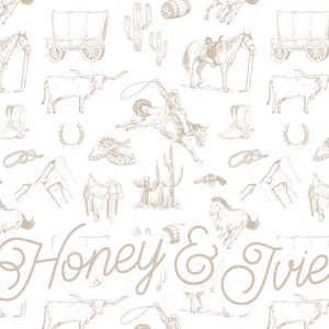 Puede incluir: Un patrón sin costuras que presenta una variedad de ilustraciones de temática western, incluyendo vaqueros, caballos, cactus, carretas y otros símbolos del oeste americano. El texto "Honey & Tribe" aparece en el centro del patrón.