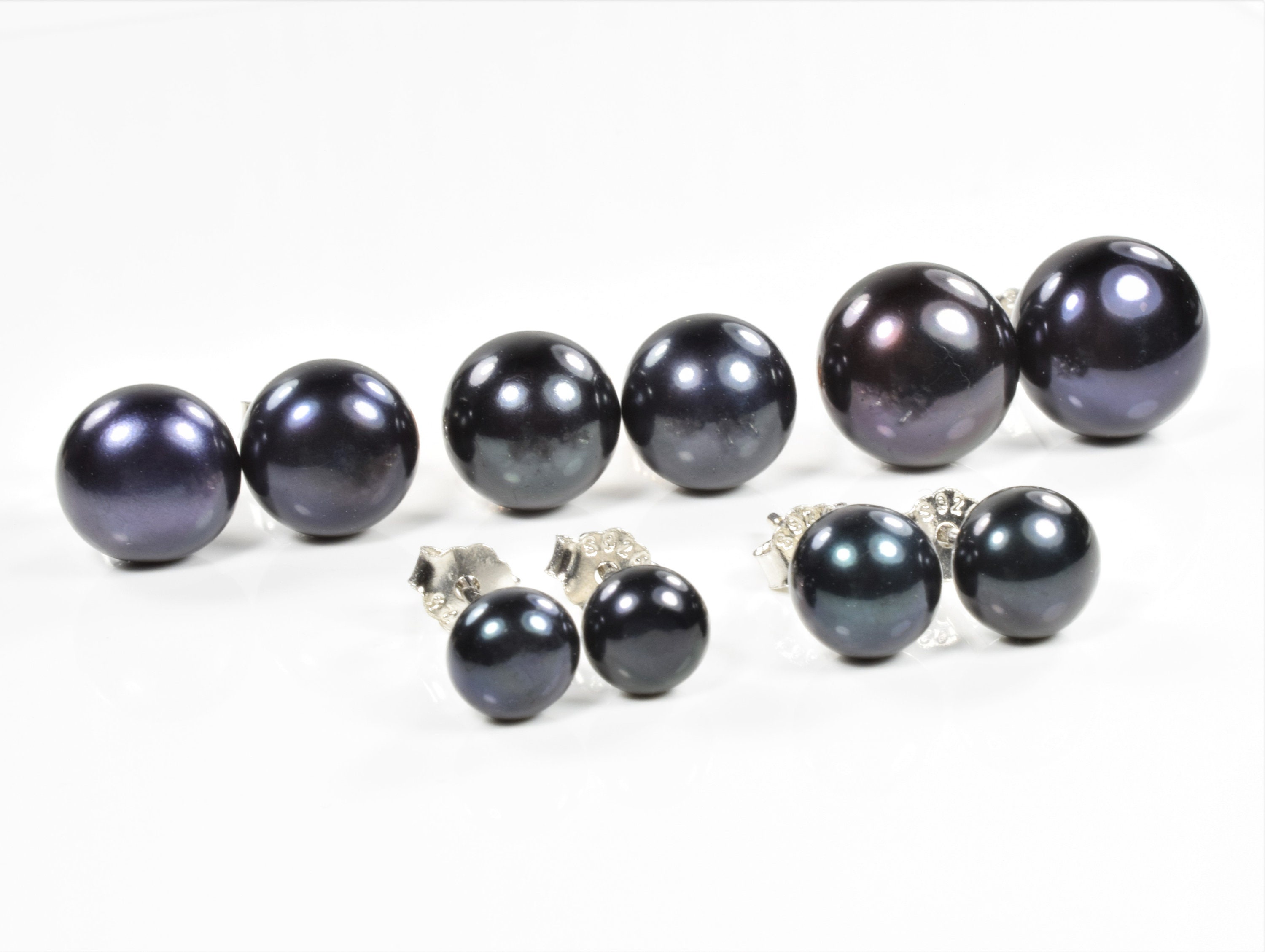 Boucles D'oreilles En Argent Massif Avec Perles Noires - Occasion - Style Boucle Classique