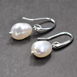 Baroque Pearl Dangle Earrings: 925 Sterling Silver, White/Grey