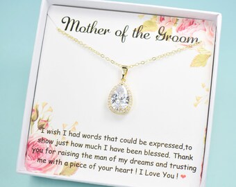 Regalo para la madre del novio: Collar con perlas Swarovski en forma de lágrima.