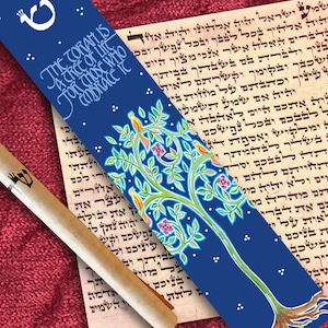 Mezuzah Self Stick Easy Mount Entryway Modern Mezuza Case Jewish Doorpost Protection Prayer Parchment Scroll Contemporary Home Housewarming