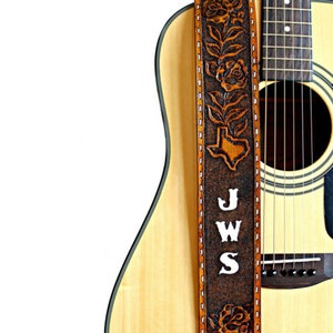 Rosas occidentales personalizadas con correa de guitarra de cuero ajustable, hecha a mano y pintada a mano, de 2,5" de ancho para guitarras acústicas o eléctricas.