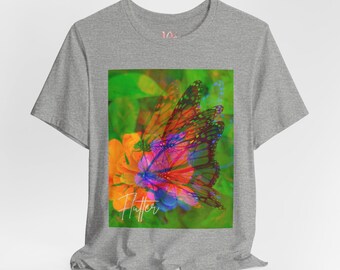 Peut inclure: Un t-shirt gris avec un graphisme vibrant de papillons sur une fleur. Le motif comprend des teintes orange, vertes et violettes, avec le mot "Flutter" en écriture blanche. Le t-shirt est fait d'une matière douce.