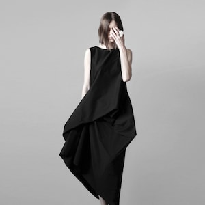 Extravagant asymmetric black dress