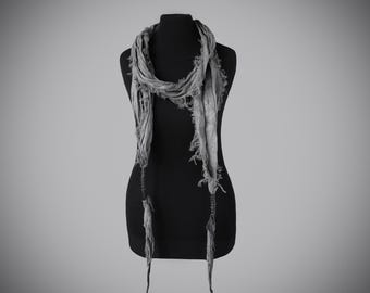 Bufanda de lino desgastado con flecos y cuero, hecha a mano y de vanguardia - bufanda postapocalíptica - ropa de vanguardia - bufanda ciberpunk