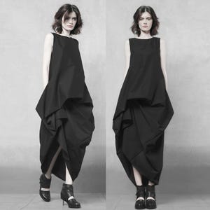 Japanisches Avantgarde-Kleid