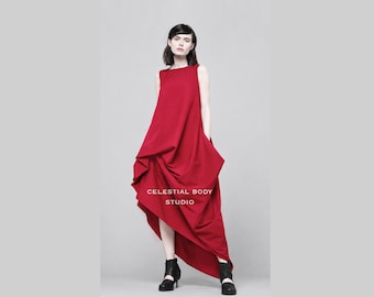 Robe longue rouge framboise : robe asymétrique avant-gardiste
