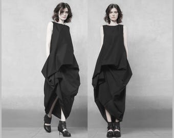 Japanese Avant-garde dress. Avant garde clothing for women