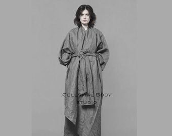 Vestido kimono de lino de vanguardia: Kimono origami de cero residuos. Cárdigan tipo plumero. Ropa de vanguardia.