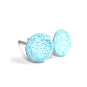 Aros de titanio con brillantina azul en forma de zapatilla de Cenicienta / Postes de titanio puro hipoalergénicos, hechos a mano en Canadá
