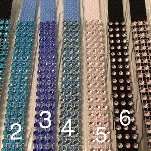 Avvolgimento personalizzato per il tuo bastone. Usa questo accessorio per tenere un bastone pieghevole in posizione piegata. Scegli i tuoi colori. Il bastone non è incluso.