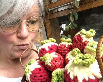 Ahhh, THESE STRAWBERRIES! - Crochet pattern to download, French and English PDF tutorial