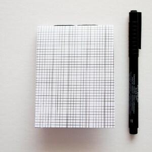 to do liste, to do list notizblock, taschennotizblock, kleines skizzenbuch, kleiner notizblock, notizblock aus papier, schreibjournal, notizblock schreiben