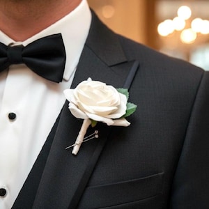 Elegant Ivory Rose Boutonnière: Groom and Groomsmen Lapel Pin