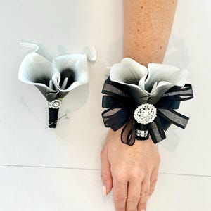 what color corsage for black and silver dress Black Beauty 3 Sweetheart Rose Wrist Corsage