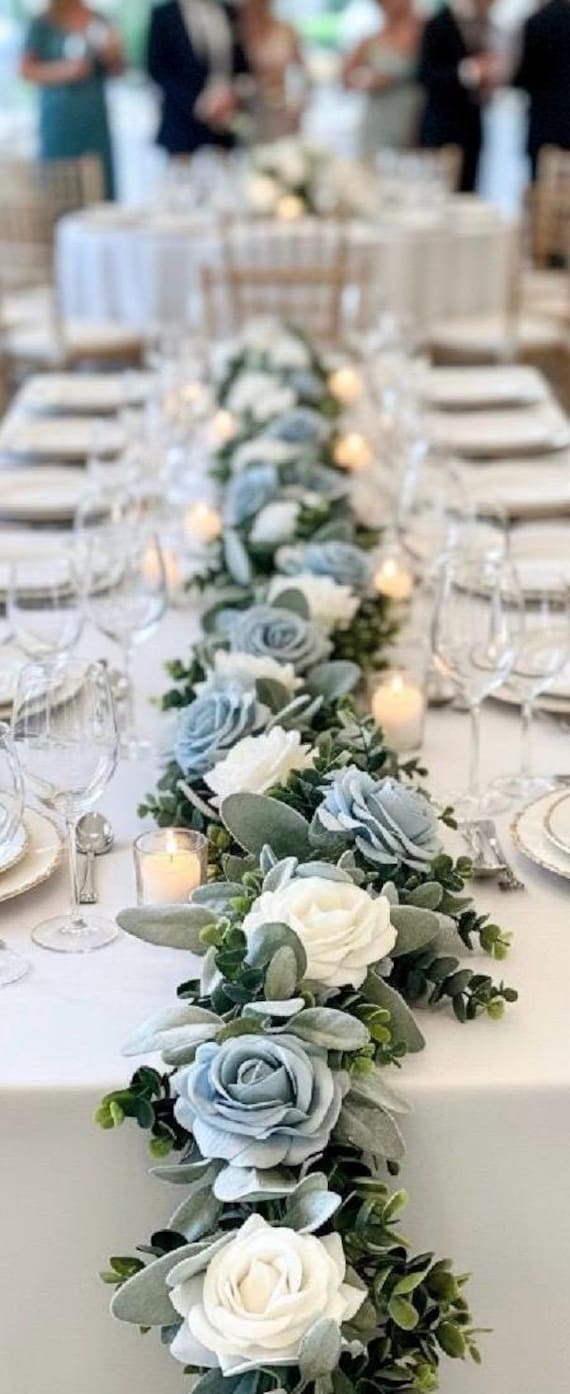 Guirnalda de eucalipto artificial: Rosas azul grisáceo y marfil, centro de  mesa de boda con orejas de cordero - Etsy México, image size:570x1394