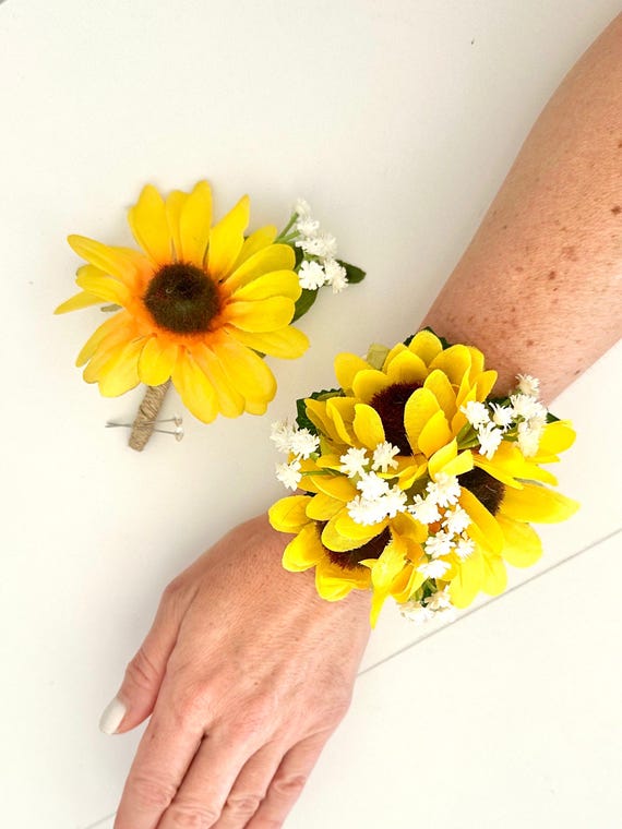What are the Flower Bracelets for Prom Called: Stunning Corsages Explained