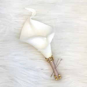 White Calla Lily Boutonniere, Real Touch Calla Lily Boutonniere, Cream Lily Boutonniere, Grooms Boutonniere, Groomsman, Champagne Bout