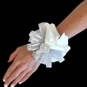 White Calla Lily Wrist Corsage, Silver Calla Lily Corsage, Real Touch Calla Lily Wrist Corsage, Bling Corsgae, Prom Wrist Corsage,