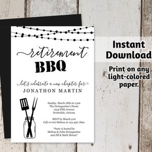 Op de afbeelding: Een zwart-witte printbare uitnodiging voor een pensioenfeest met lichtslingers, een barbecue en de tekst "retirement BBQ let's celebrate a new chapter for JONATHON MARTIN". De uitnodiging bevat de datum, tijd, locatie, RSVP-informatie en de namen van de gastheren.