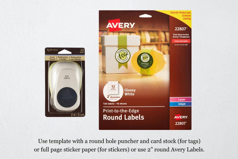 Pu&ograve; includere: Immagine di etichette rotonde Avery e una perforatrice. La confezione delle etichette &egrave; marrone con testo bianco e la perforatrice &egrave; bianca con un cerchio nero. Le etichette hanno un diametro di 5 cm.