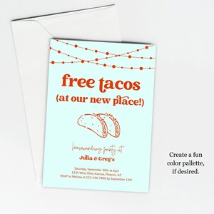 K&ouml;nnte beinhalten: Eine hellblaue Einladung mit rotem Text und Illustrationen. Der Text lautet "free tacos (at our new place!)" und "housewarming party at Julia & Greg's". Die Einladung enth&auml;lt Details zur Party, einschlie&szlig;lich Datum, Uhrzeit, Adresse und RSVP-Informationen.