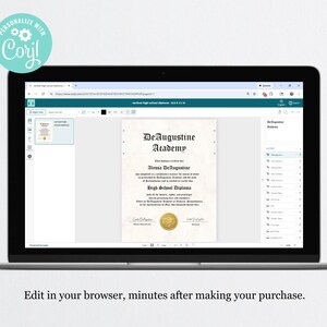 K&ouml;nnte beinhalten: Ein Laptop zeigt eine Diplomvorlage mit dem Text "DeAugustine Academy" und "High School Diploma". Das Diplom hat ein goldenes Siegel und befindet sich auf einem pergamentartigen Hintergrund. Der Bildschirm zeigt auch das Corjl-Logo und den Text "Edit in your browser, minutes after making your purchase."