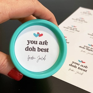 Plantilla de pegatina Play Doh Valentines - Etiquetas de regalo / favor imprimibles para Play-Doh de 3 y 4 oz - Archivo digital de descarga instantánea redonda editable de 2&quot;