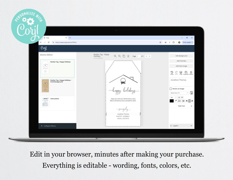 Puede incluir: Una pantalla de port&aacute;til muestra una plantilla de dise&ntilde;o de etiqueta navide&ntilde;a. La etiqueta presenta un gr&aacute;fico de casa y las palabras "happy holidays". Tambi&eacute;n es visible el texto "Edit in your browser, minutes after making your purchase. Everything is editable - wording, fonts, colors, etc."