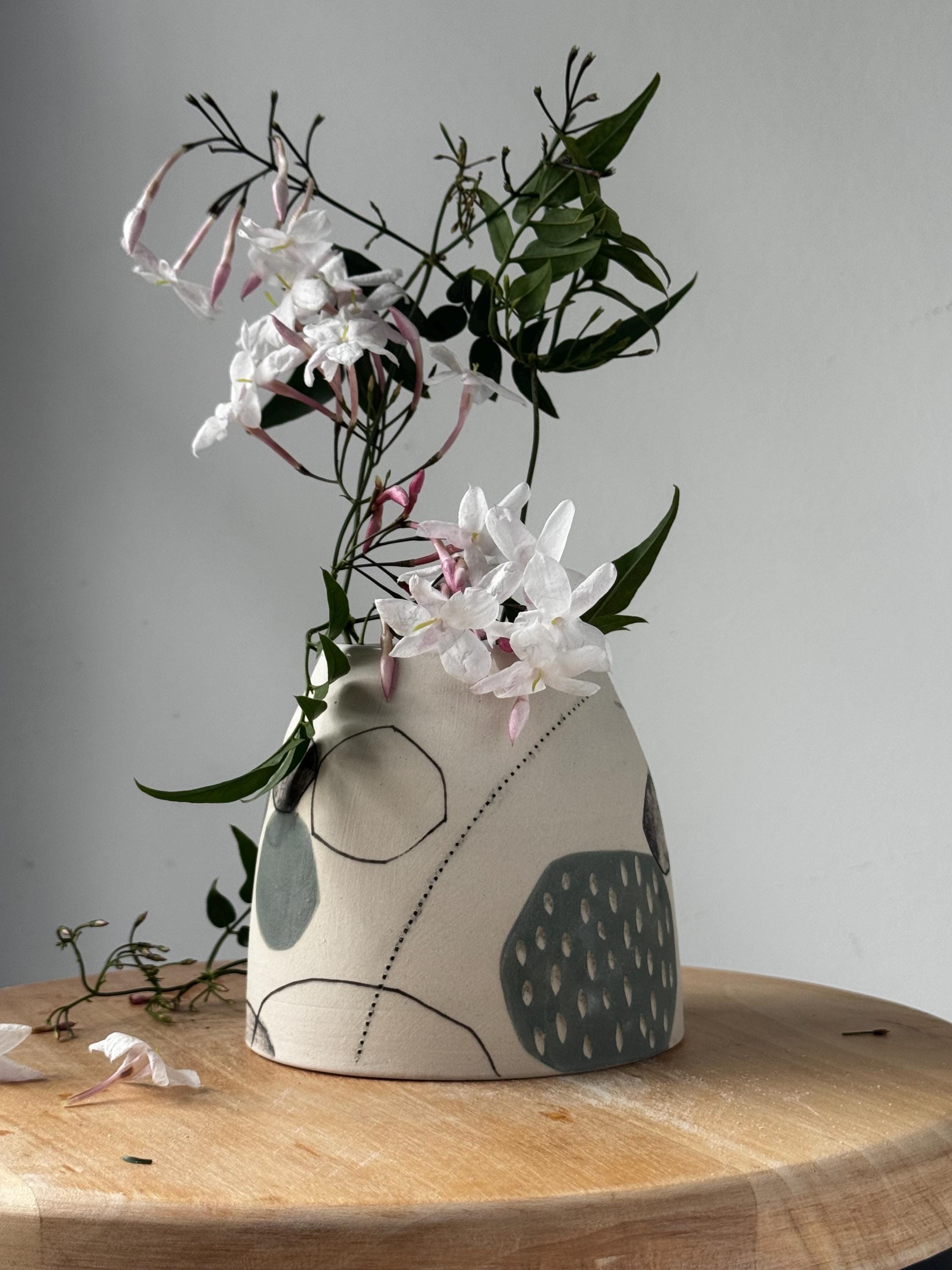手作りの陶器の花瓶：三島象嵌、抽象的な小石模様 - Etsy 日本