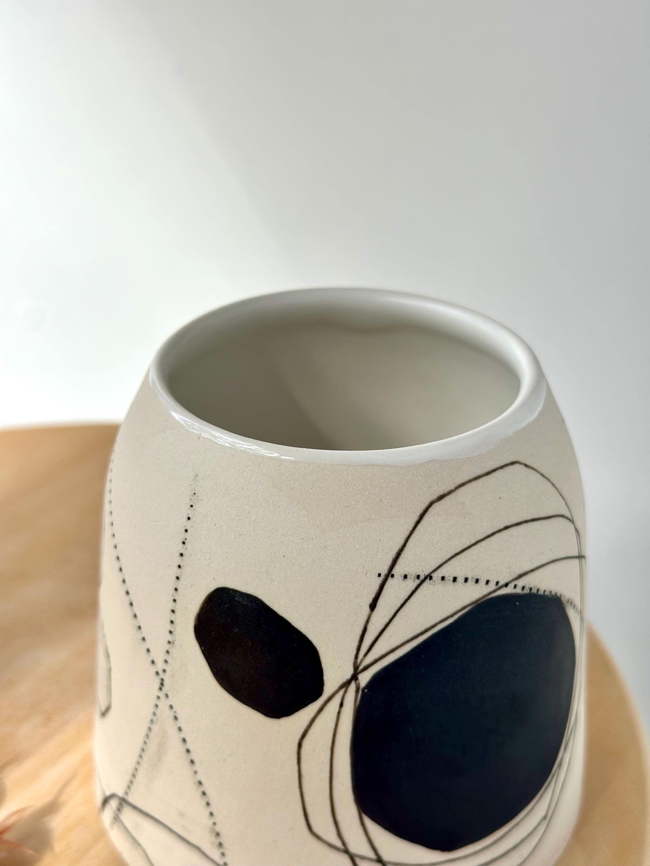 手作り陶器の花瓶：三島象嵌細工、抽象的装飾 - Etsy 日本