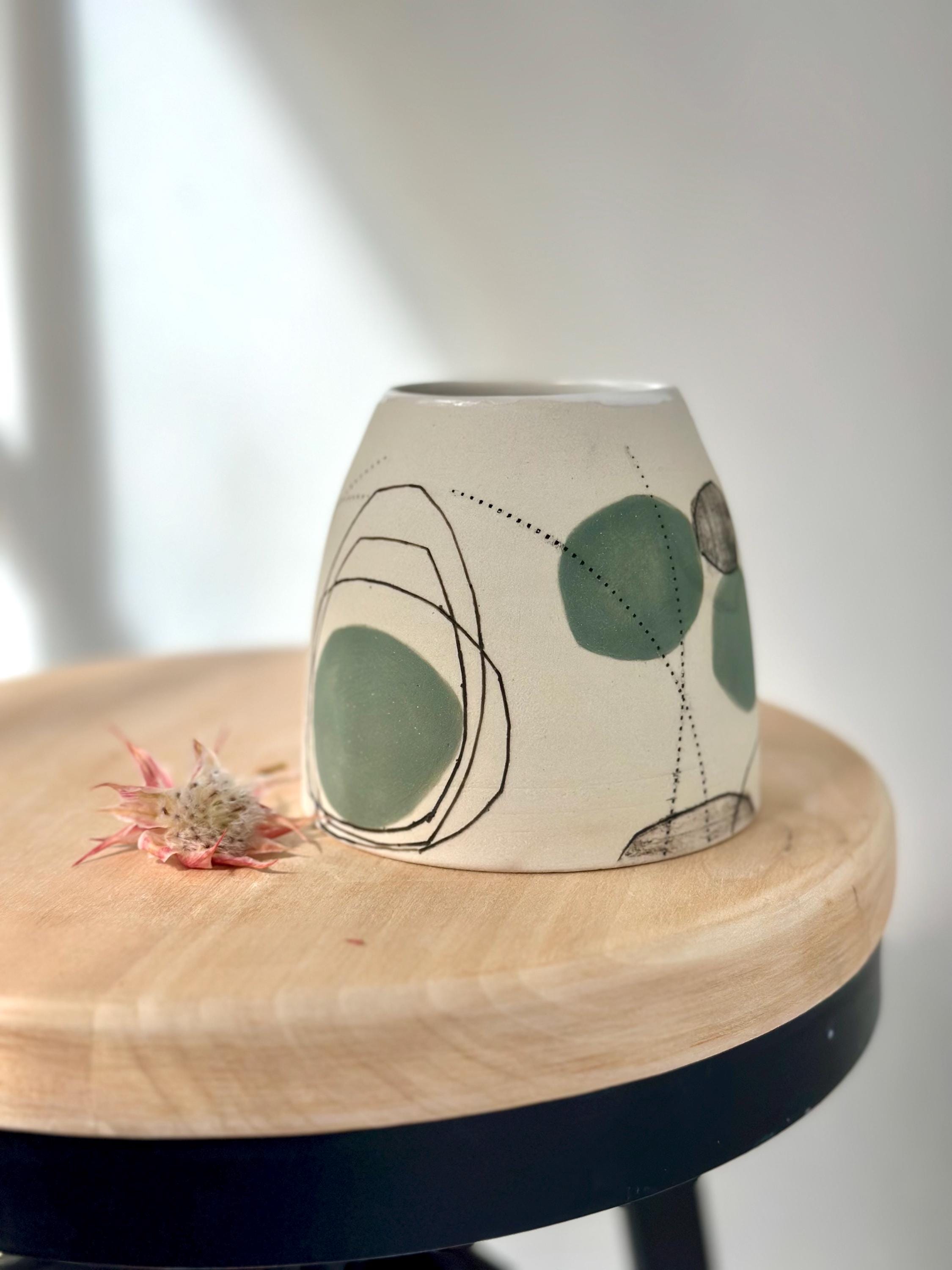 手作りの陶器の花瓶：三島象嵌、抽象的な小石模様 - Etsy 日本