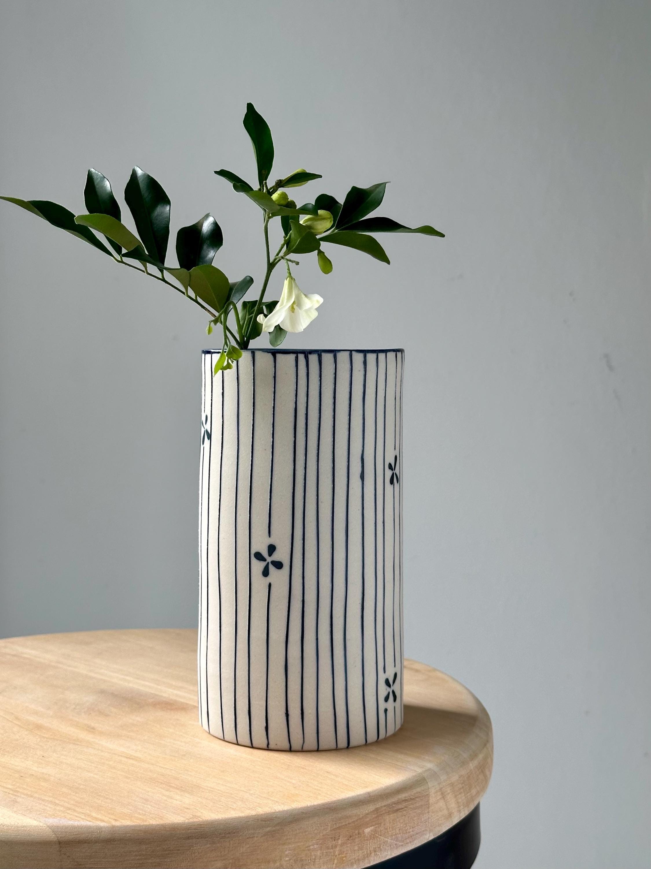 手作りの青と白のストライプ柄セラミック花瓶、陶器の花瓶 - Etsy 日本