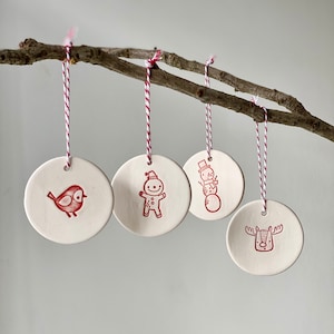 Handgemaakte keramische kerstversieringen, set van 4 vogelsneeuwpop rendier peperkoekversieringen, decoratie boom, rustieke wintercadeauset