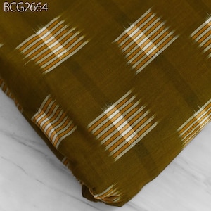 Tessuto di cotone Ikat verde oliva tagliato a misura indiano Handloom Tappezzeria Quilting Abito estivo Cuscino Cuscino Abbigliamento