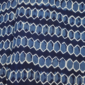 Tessuto di cotone geometrico trapuntato stampato a mano indiano blu indaco di Yard Drapes home decor Tende Abito estivo da donna