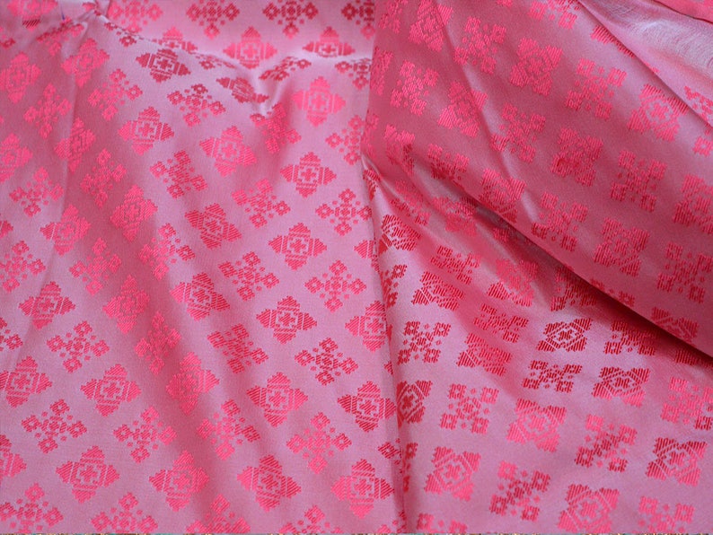 *NEW*Poly Viscose Jacquard Satin Floral Weave Dress//Craft//Bridal//Cushion Fabric